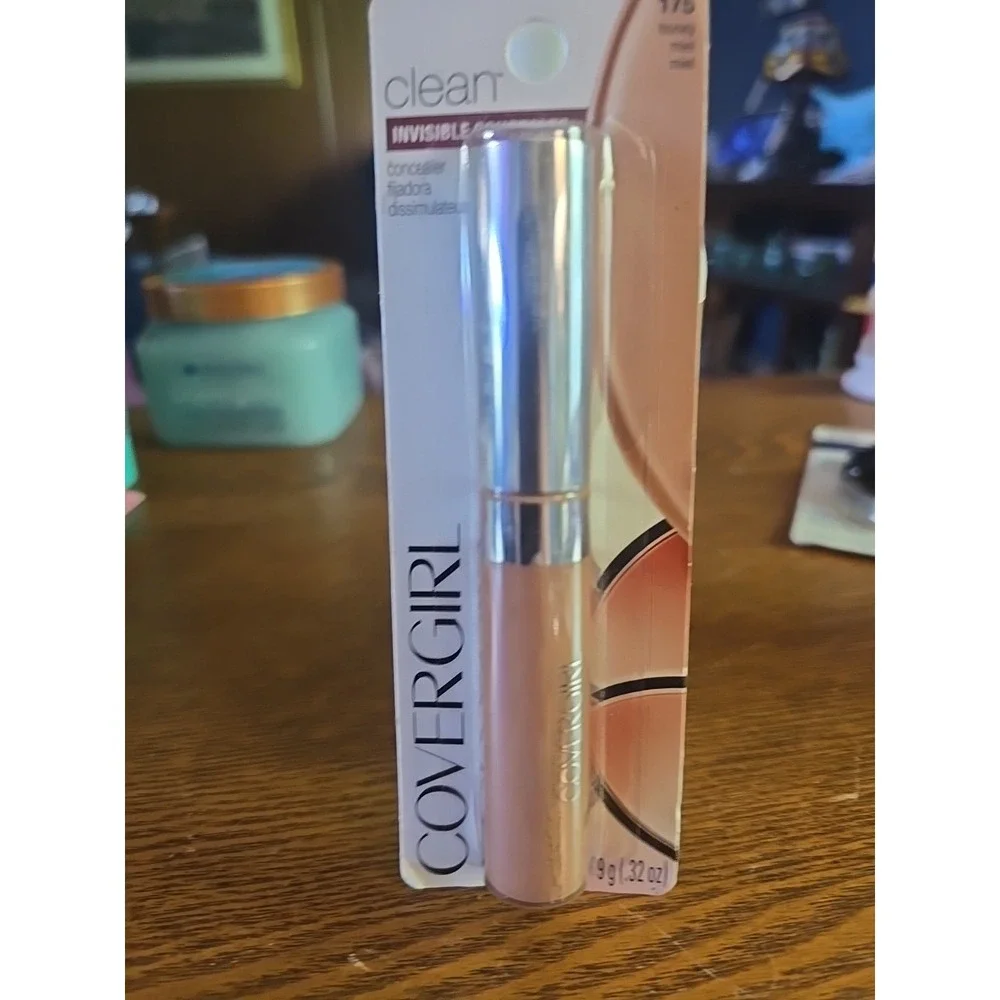 COVERGIRL Clean Invisible Lightweight Concealer‎ Honey, .32 oz